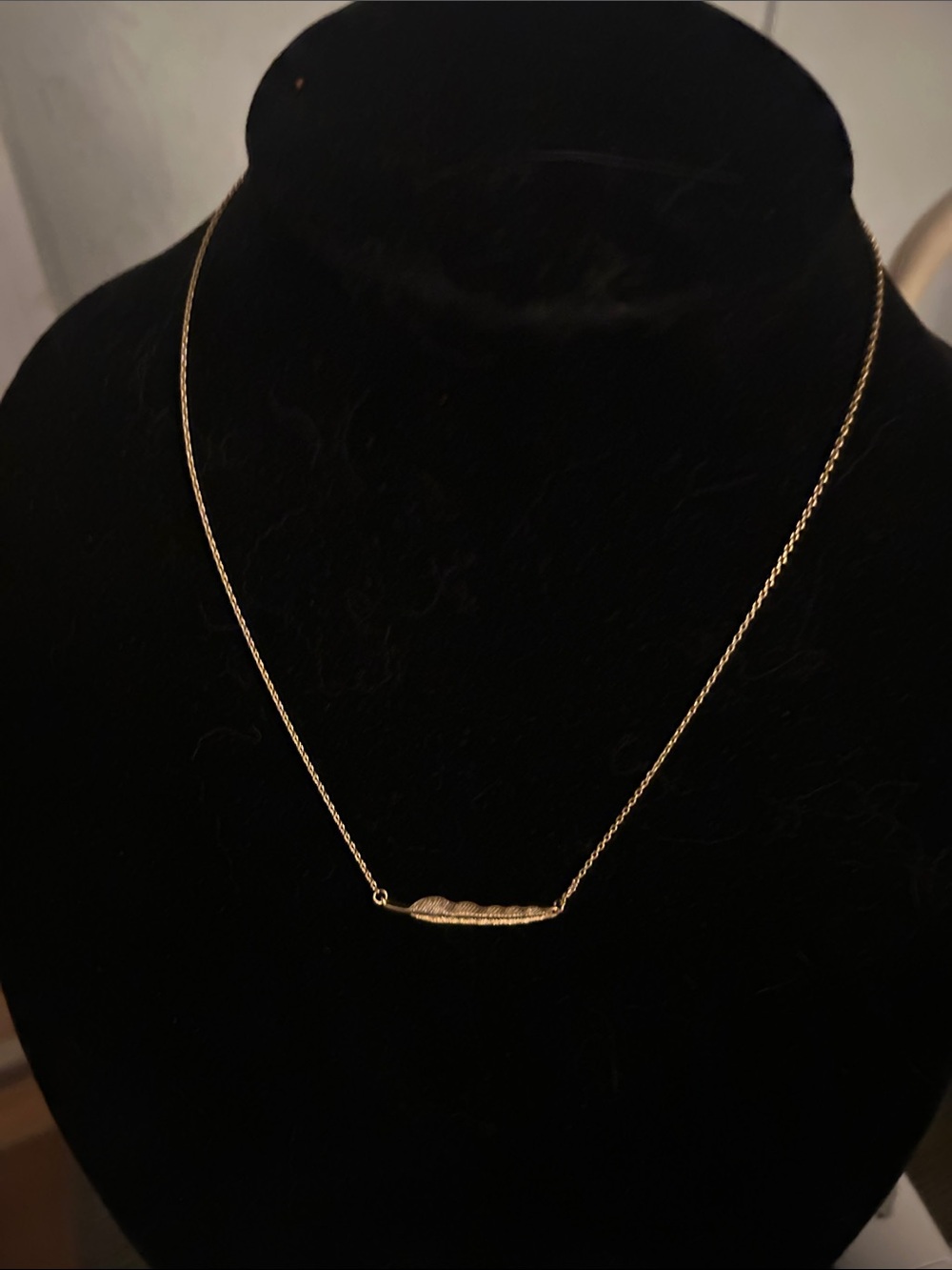 Delicate Gold Feather Pendant Necklace - Women Jewelry